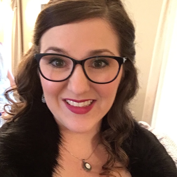 Meet your Posher, Angie - Picture 2 of 2